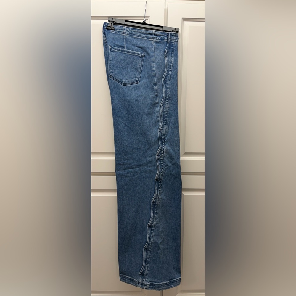 Risen Scalloped Wide Leg Jeans